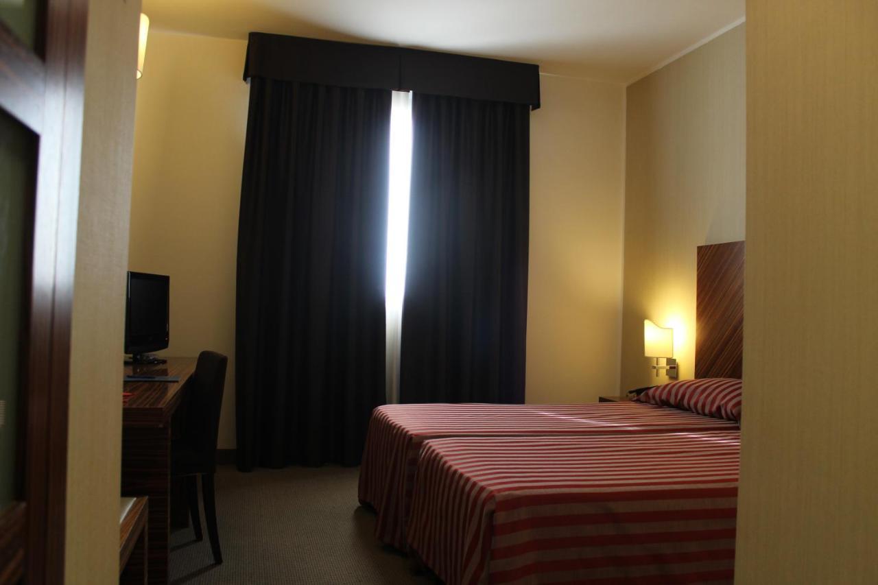 Mh Hotel Piacenza Fiera Luaran gambar