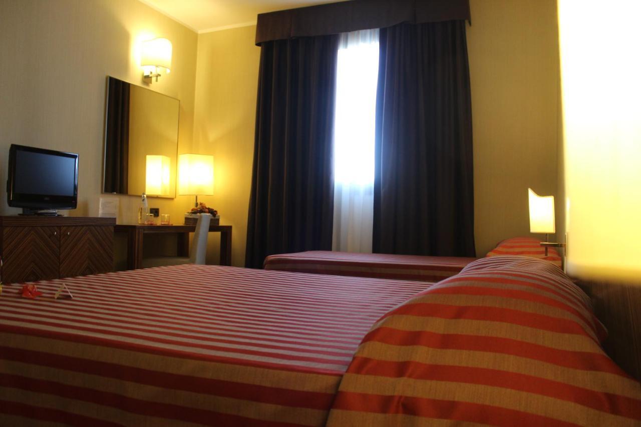 Mh Hotel Piacenza Fiera Luaran gambar