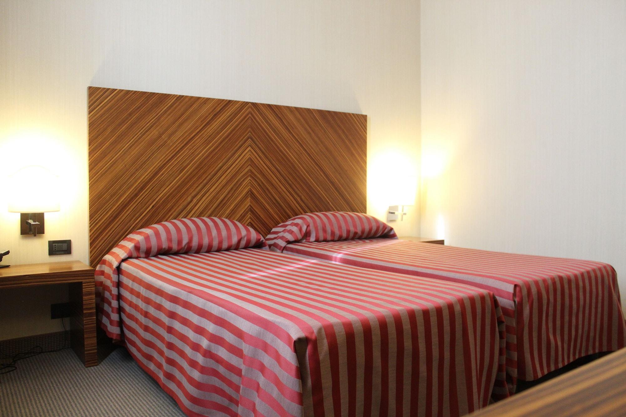 Mh Hotel Piacenza Fiera Luaran gambar