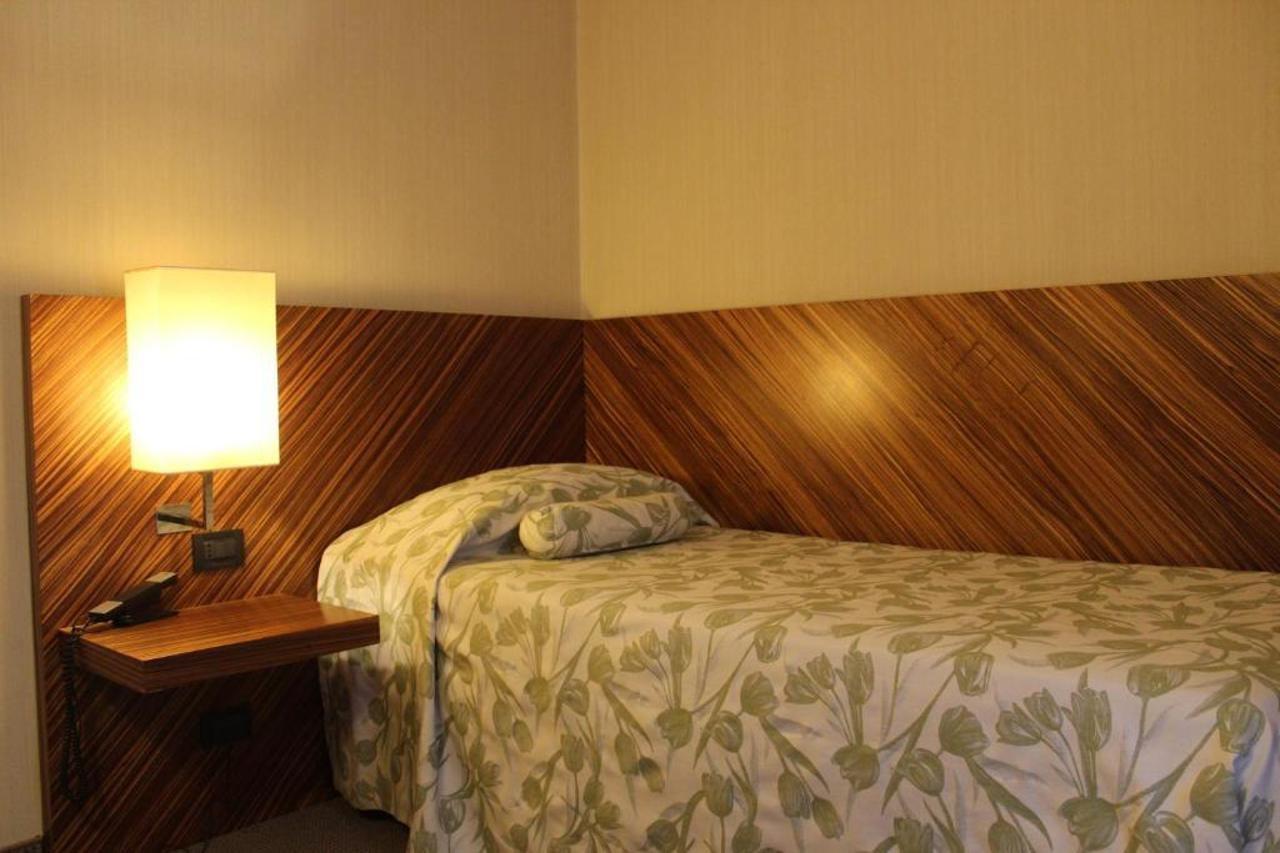 Mh Hotel Piacenza Fiera Luaran gambar