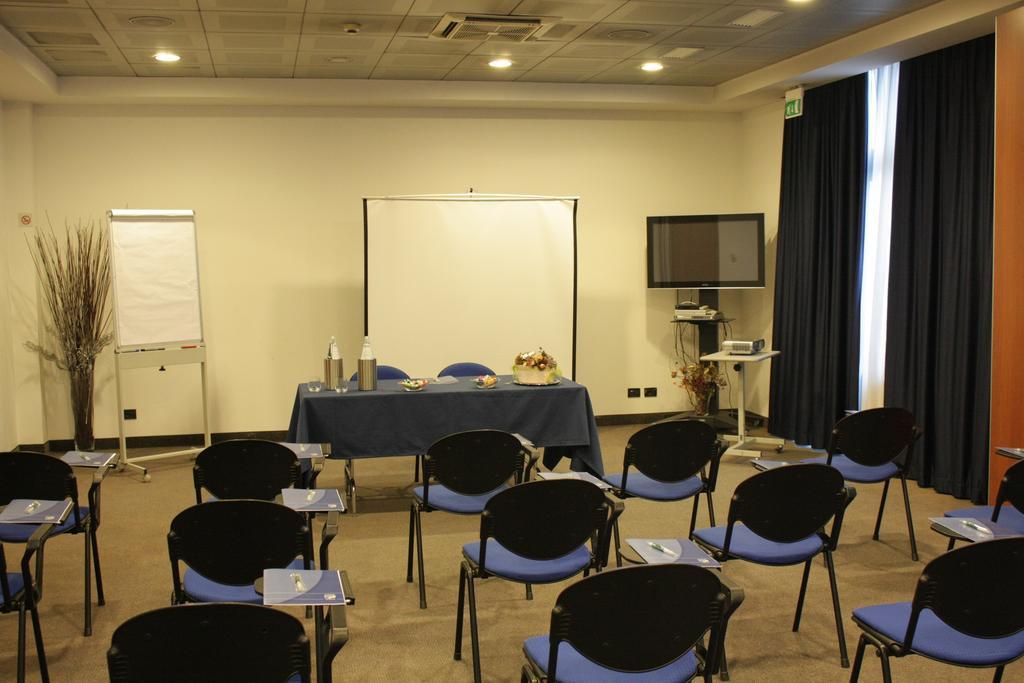 Mh Hotel Piacenza Fiera Luaran gambar