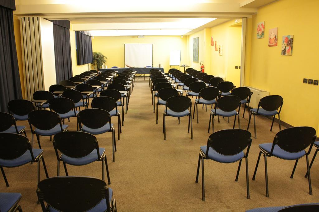 Mh Hotel Piacenza Fiera Luaran gambar