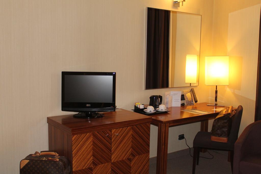 Mh Hotel Piacenza Fiera Luaran gambar