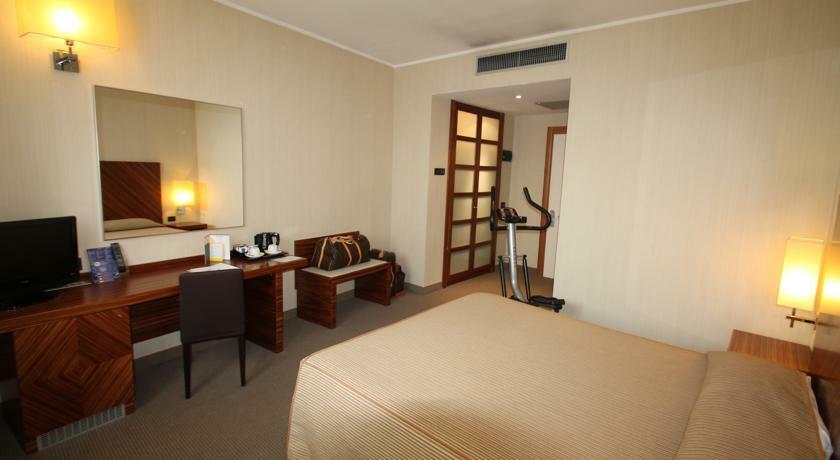 Mh Hotel Piacenza Fiera Luaran gambar